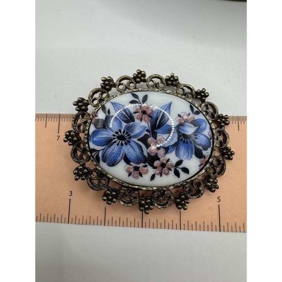 Vintage Blue And Pink Flower Brooch With Decorative Border - Picture 3 of 9